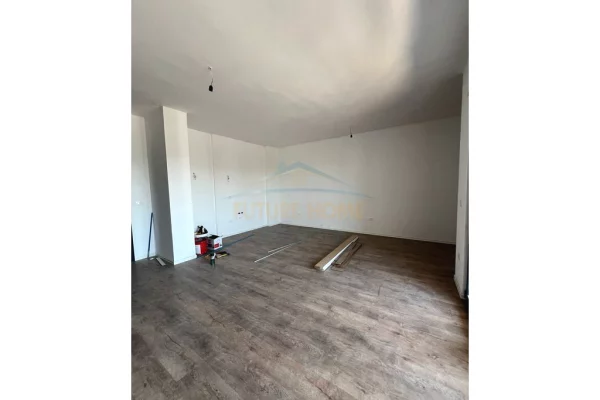 Shtepi ne shitje Apartament ne Tirane, 1+1, Mobilimi Bosh, pa mobiluar, Pagesa 145,600  Euro.