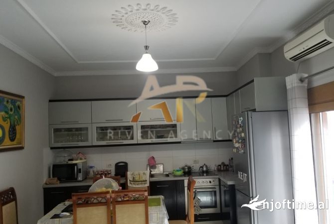 Shtepi me qera 3+1 ne Tirane - 3,500 Euro
