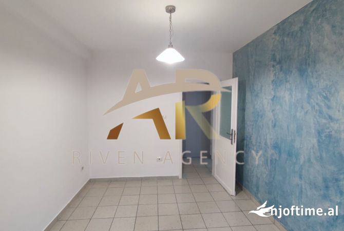 Ambient biznesi me qera 3+1 ne Tirane - 35,000 Leke