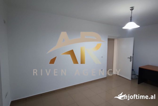 Ambient biznesi me qera 3+1 ne Tirane - 35,000 Leke