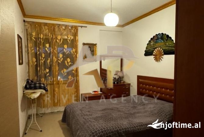 Shtepi ne shitje Apartament ne Tirane, 1+1, Mobilimi E mobiluar, Pagesa 135,000  Euro.