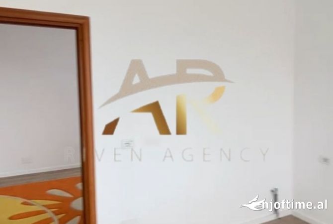 Shtepi ne shitje Apartament ne Tirane, 2+1, Mobilimi Bosh, pa mobiluar, Pagesa 93,000  Euro.