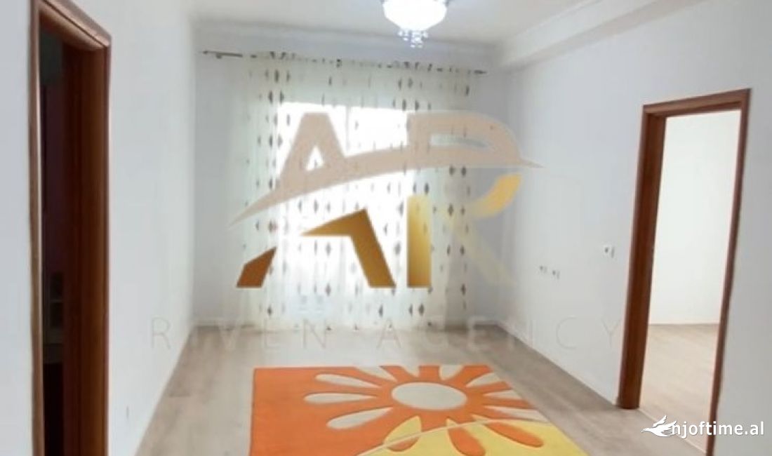 Shtepi ne shitje Apartament ne Tirane, 2+1, Mobilimi Bosh, pa mobiluar, Pagesa 93,000  Euro.