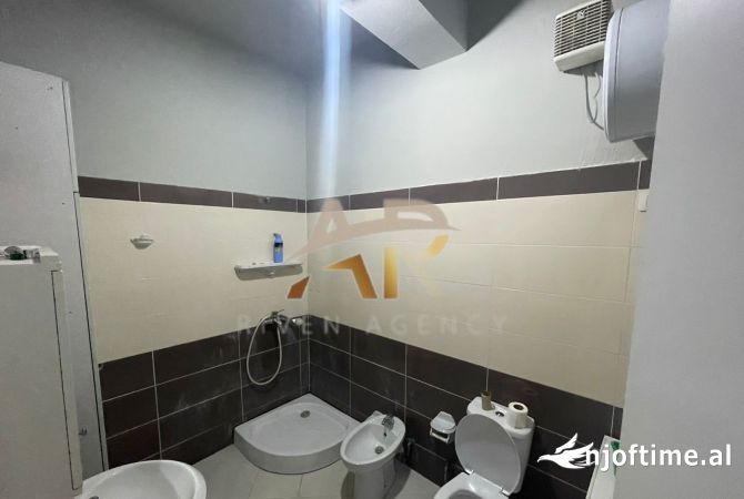 Shtepi ne shitje Apartament ne Tirane, 2+1, Mobilimi E mobiluar, Pagesa 145,000  Euro.