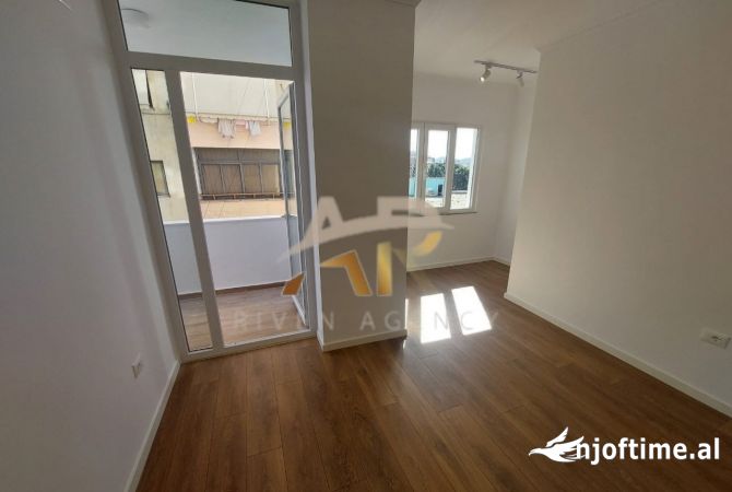 Shtepi ne shitje Apartament ne Tirane, 2+1, Mobilimi Bosh, pa mobiluar, Pagesa 185,000  Euro.