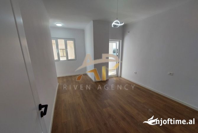 Shtepi ne shitje Apartament ne Tirane, 2+1, Mobilimi Bosh, pa mobiluar, Pagesa 185,000  Euro.