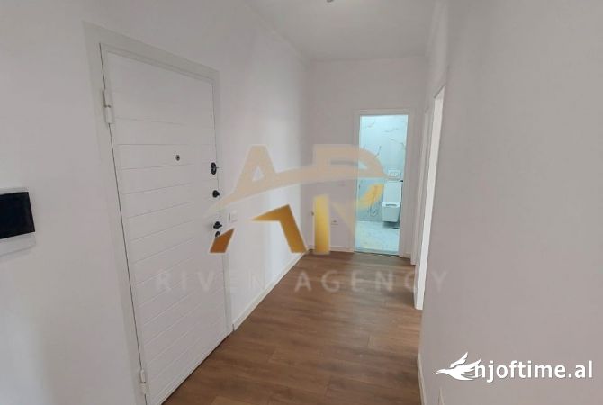 Shtepi ne shitje Apartament ne Tirane, 2+1, Mobilimi Bosh, pa mobiluar, Pagesa 185,000  Euro.