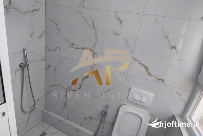 Shtepi ne shitje Apartament ne Tirane, 2+1, Mobilimi Bosh, pa mobiluar, Pagesa 185,000  Euro.