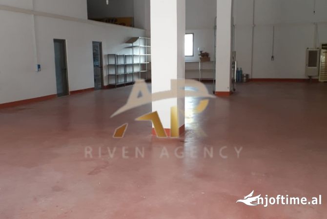 Ambient biznesi me qera 4+1 ne Tirane - 100,000 Leke