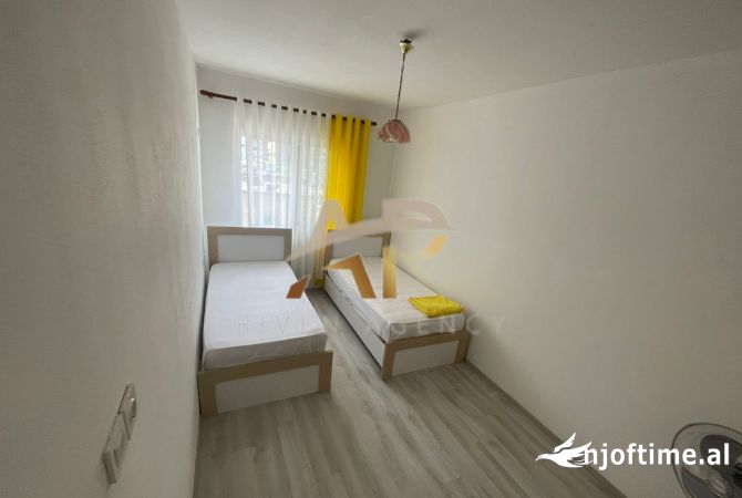 Shtepi me qera Apartament ne Tirane, 2+1, Mobilimi E mobiluar, Pagesa 700  Euro.