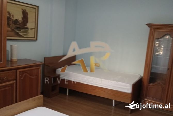 Shtepi me qera Apartament ne Tirane, 2+1, Mobilimi E mobiluar, Pagesa 750  Euro.