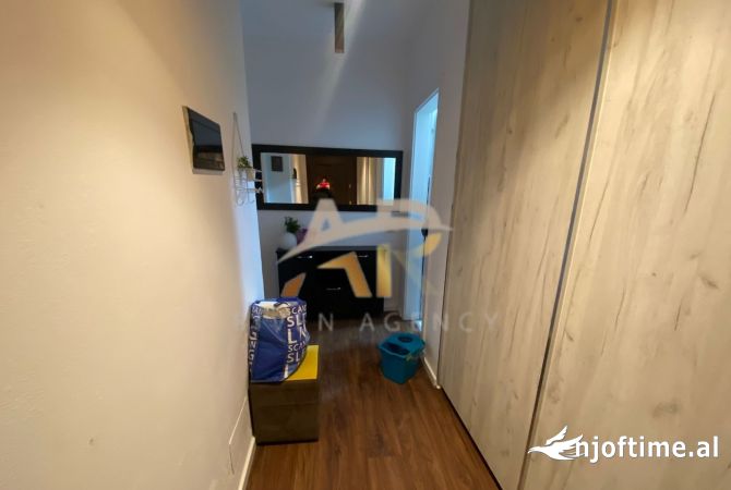 Shtepi ne shitje Apartament ne Tirane, 1+1, Mobilimi E mobiluar, Pagesa 130,000  Euro.