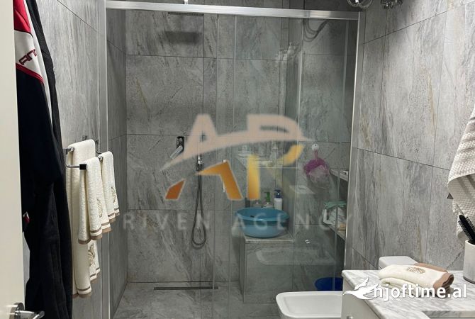 Shtepi ne shitje Apartament ne Tirane, 2+1, Mobilimi E mobiluar, Pagesa 295,000  Euro.