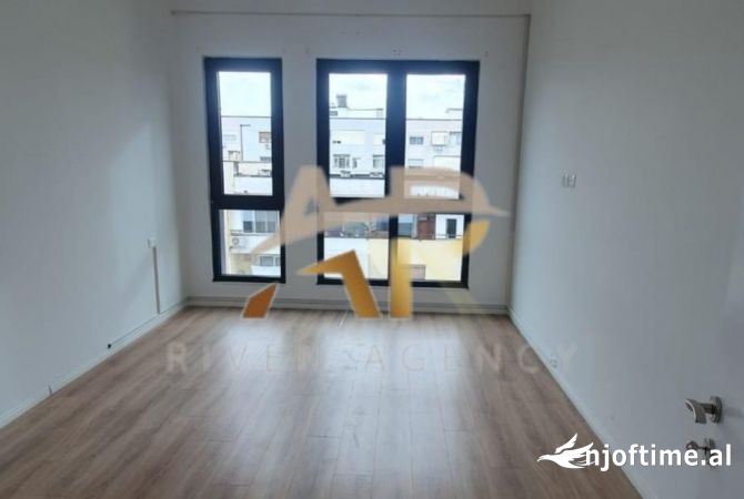 Ambient biznesi me qera 3+1 ne Tirane - 75,000 Leke
