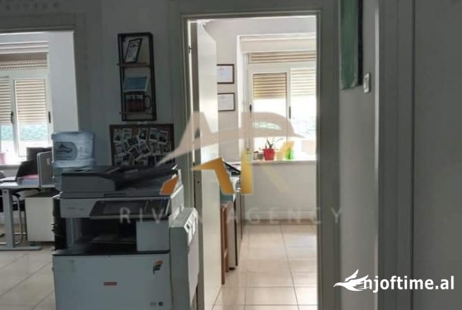 Jepet me qera ambjent biznesi ne Bllok