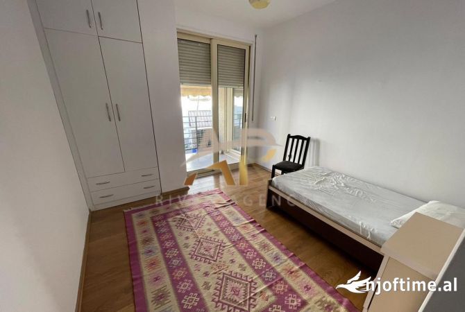 Shtepi me qera Apartament ne Tirane, 2+1, Mobilimi E mobiluar, Pagesa 700  Euro.