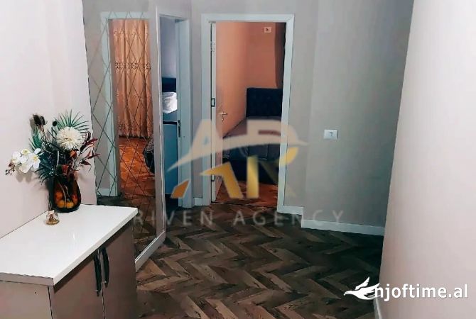 Shtepi me qera Apartament ne Tirane, 2+1, Mobilimi E mobiluar, Pagesa 900  Euro.