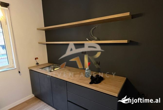 Ambient biznesi me qera 3+1 ne Tirane - 65,000 Leke