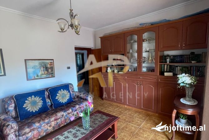 Shtepi me qera Apartament ne Tirane, 2+1, Mobilimi E mobiluar, Pagesa 600  Euro.