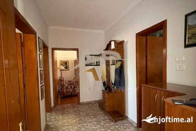 Shtepi me qera Apartament ne Tirane, 2+1, Mobilimi E mobiluar, Pagesa 600  Euro.