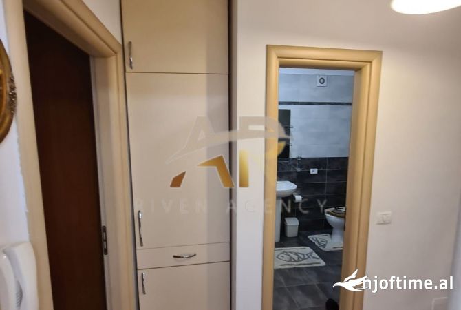 Shtepi me qera Apartament ne Tirane, 1+1, Mobilimi E mobiluar, Pagesa 450  Euro.