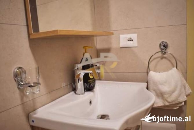 Shtepi me qera Apartament ne Tirane, 2+1, Mobilimi E mobiluar, Pagesa 600  Euro.