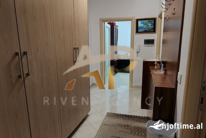 Shtepi ne shitje Apartament ne Tirane, 2+1, Mobilimi E mobiluar, Pagesa 187,200  Euro.