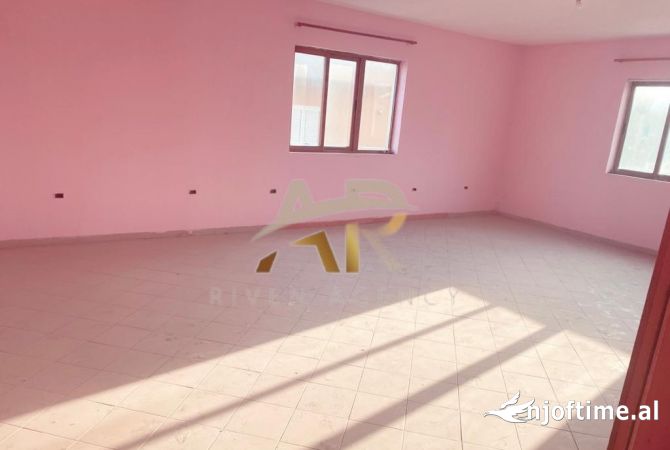 Ambient biznesi me qera 3+1 ne Tirane - 500 Euro