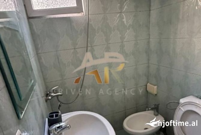 Shtepi me qera Apartament ne Tirane, 2+1, Mobilimi E mobiluar, Pagesa 500  Euro.