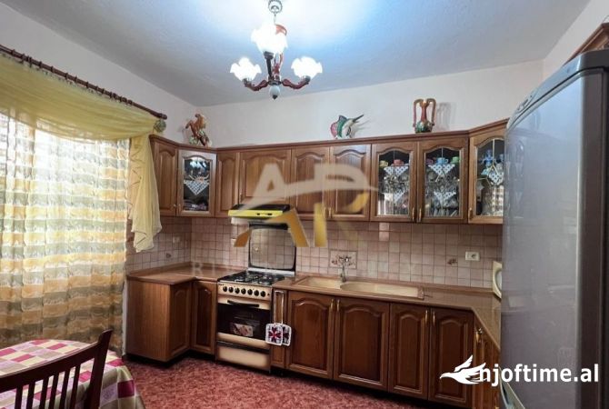Shtepi me qera 2+1 ne Tirane - 50,000 Leke