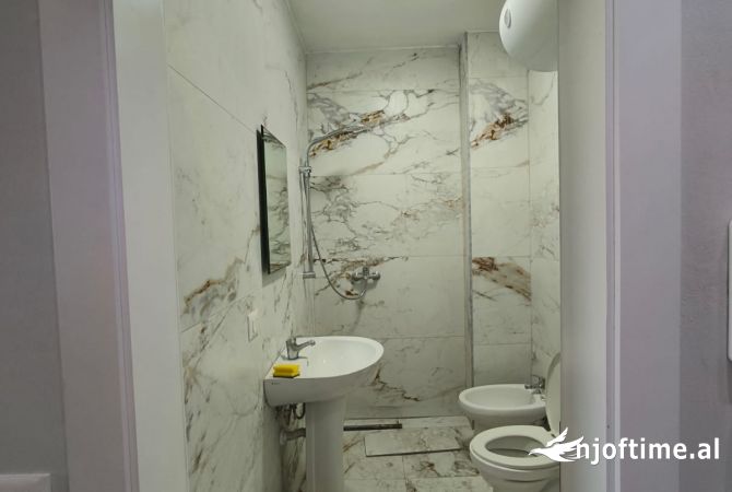 Shtepi me qera Apartament ne Tirane, 1+1, Mobilimi E mobiluar, Pagesa 52,000  Leke.