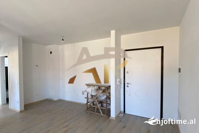 Ambient biznesi me qera 3+1 ne Tirane - 50,000 Leke