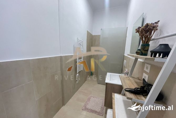 Shtepi me qera Apartament ne Tirane, 1+1, Mobilimi E mobiluar, Pagesa 60,000  Leke.