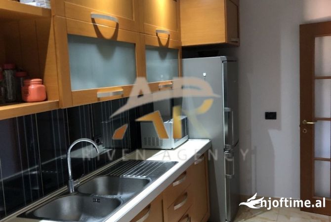 Shtepi me qera 3+1 ne Tirane - 1,100 Euro