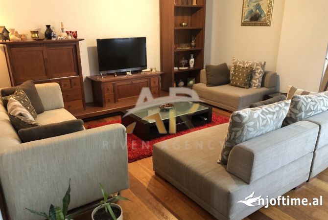 Shtepi me qera 3+1 ne Tirane - 1,100 Euro