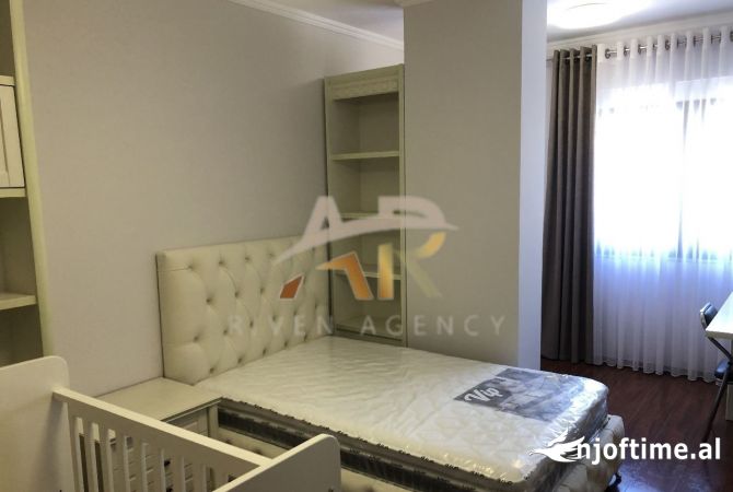 Shtepi me qera Apartament ne Tirane, 3+1, Mobilimi E mobiluar, Pagesa 1,100  Euro.