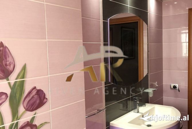 Shtepi me qera Apartament ne Tirane, 3+1, Mobilimi E mobiluar, Pagesa 1,100  Euro.