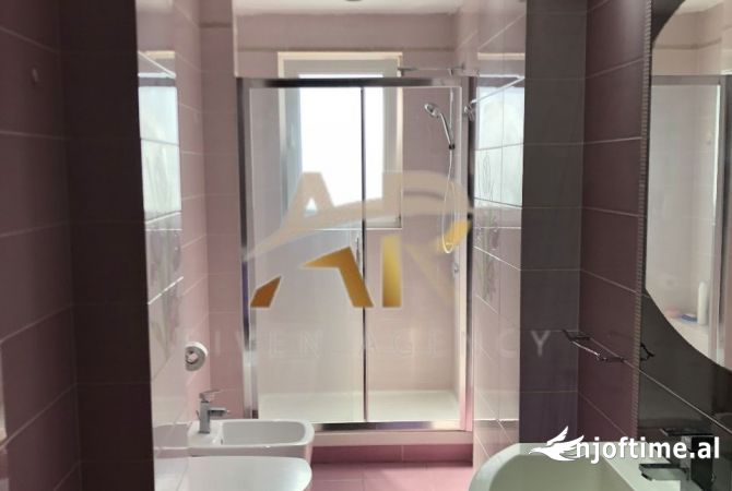 Shtepi me qera Apartament ne Tirane, 3+1, Mobilimi E mobiluar, Pagesa 1,100  Euro.