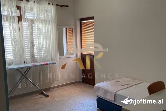 Shtepi me qera Apartament ne Tirane, 2+1, Mobilimi E mobiluar, Pagesa 50,000  Leke.