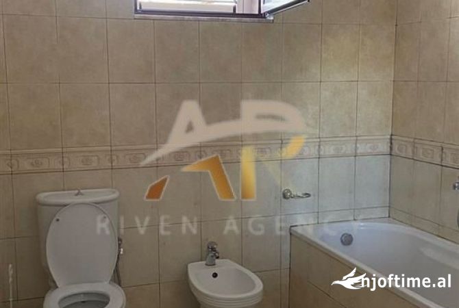 Shtepi me qera Apartament ne Tirane, 2+1, Mobilimi E mobiluar, Pagesa 50,000  Leke.