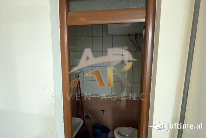 Jepet me qera Ambjent biznesi ne 5 Maj