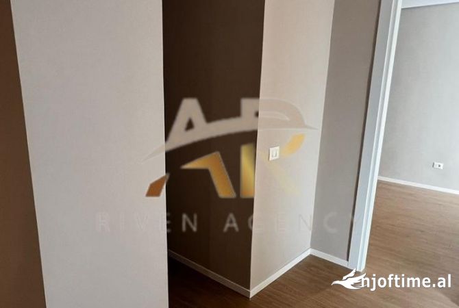 Ambient biznesi me qera 3+1 ne Tirane - 950 Euro
