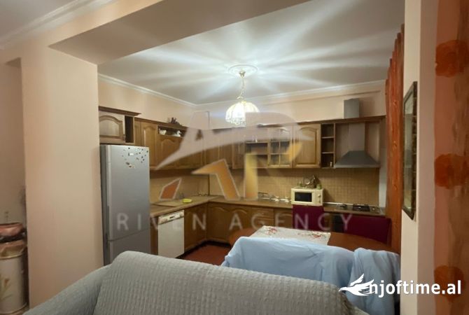 Shtepi me qera 2+1 ne Tirane - 700 Euro