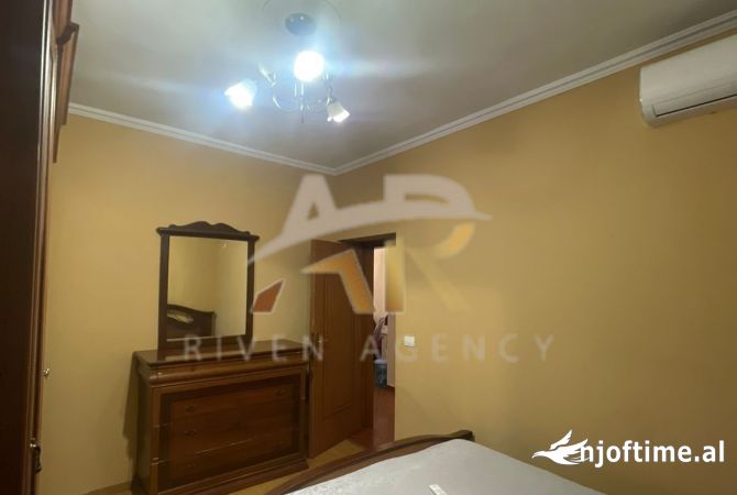 Shtepi me qera Apartament ne Tirane, 2+1, Mobilimi E mobiluar, Pagesa 700  Euro.