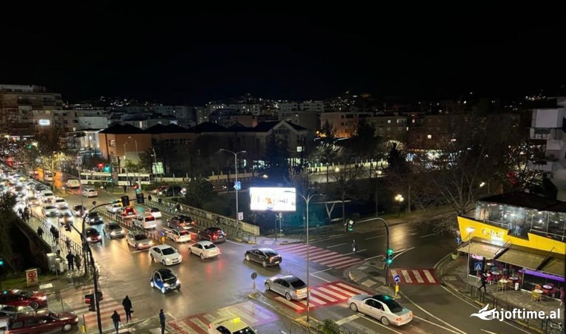 Shtepi me qera Apartament ne Tirane, 2+1, Mobilimi E mobiluar, Pagesa 650  Euro.