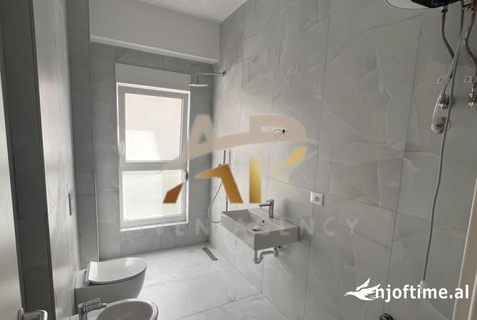 Shtepi ne shitje Apartament ne Tirane, 1+1, Mobilimi Bosh, pa mobiluar, Pagesa 8,800,000  Leke.