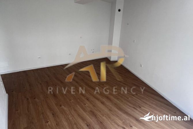 Shtepi ne shitje Apartament ne Tirane, 1+1, Mobilimi Bosh, pa mobiluar, Pagesa 8,800,000  Leke.