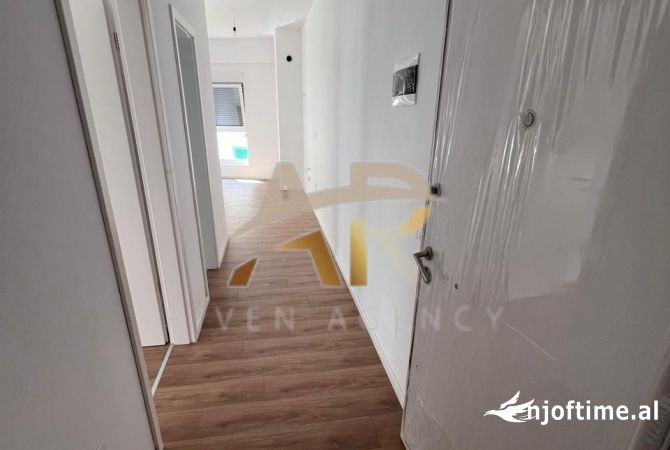 Shtepi ne shitje Apartament ne Tirane, 1+1, Mobilimi Bosh, pa mobiluar, Pagesa 9,400,000  Leke.