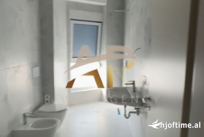 Shtepi ne shitje Apartament ne Tirane, 3+1, Mobilimi Bosh, pa mobiluar, Pagesa 15,500,000  Leke.