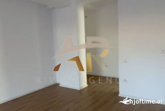 Shtepi ne shitje Apartament ne Tirane, 3+1, Mobilimi Bosh, pa mobiluar, Pagesa 15,500,000  Leke.
